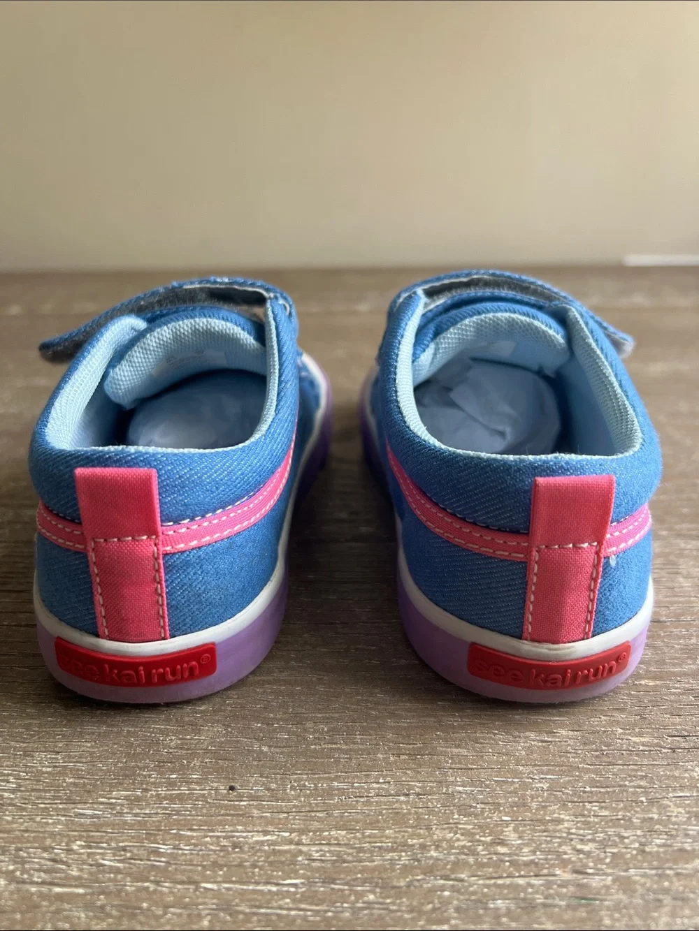 NWOT See Kai Run Kristin Embroidered Sneaker in Happy